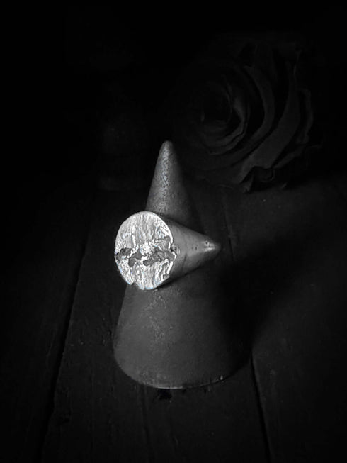 Broken Round Signet Ring